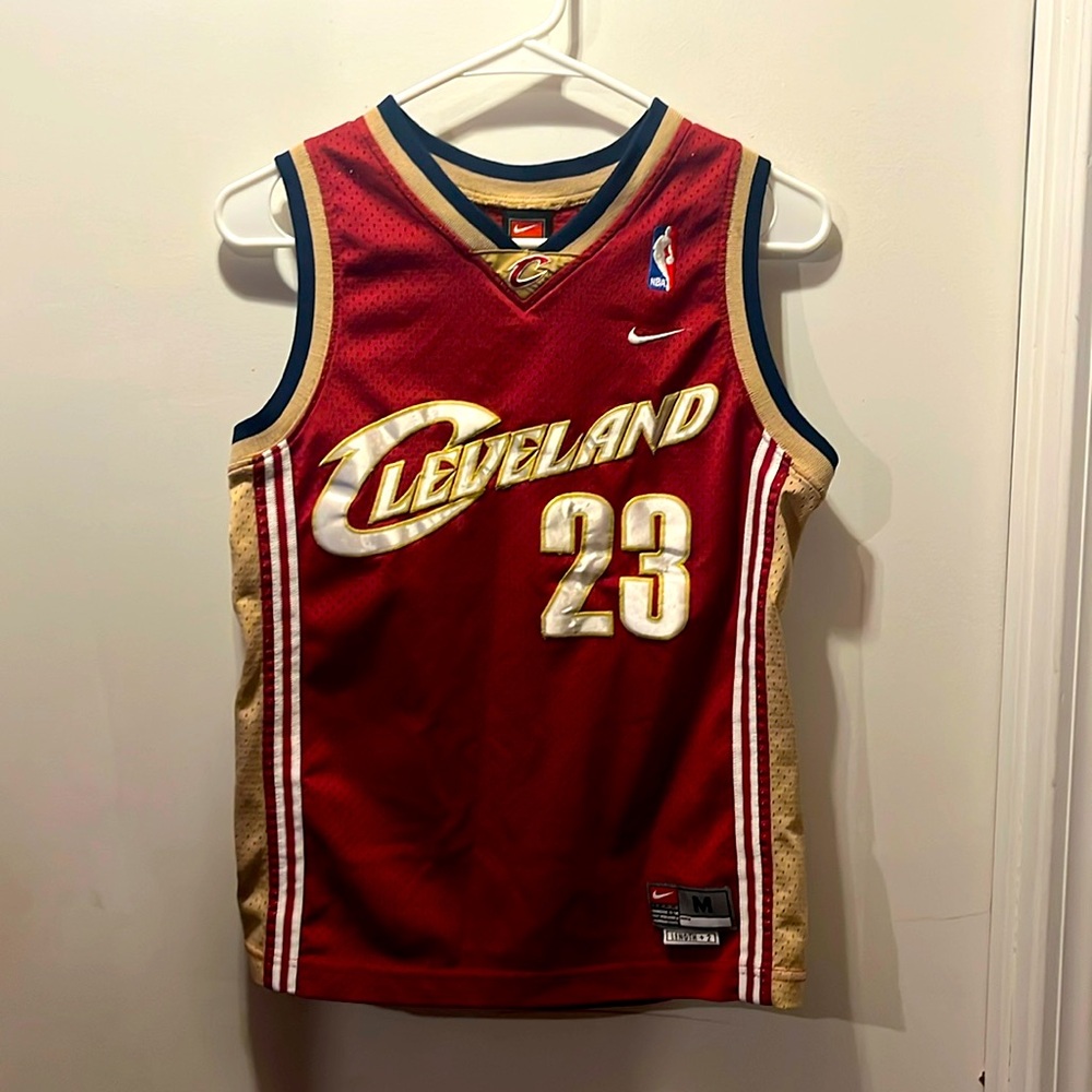 Youth Medium LeBron James Cleveland Cavaliers jersey